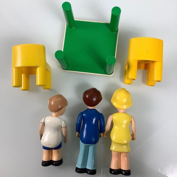 Little Tikes dollhouse mom dad son table two chairs bundle of 6 - Picture 6 of 12